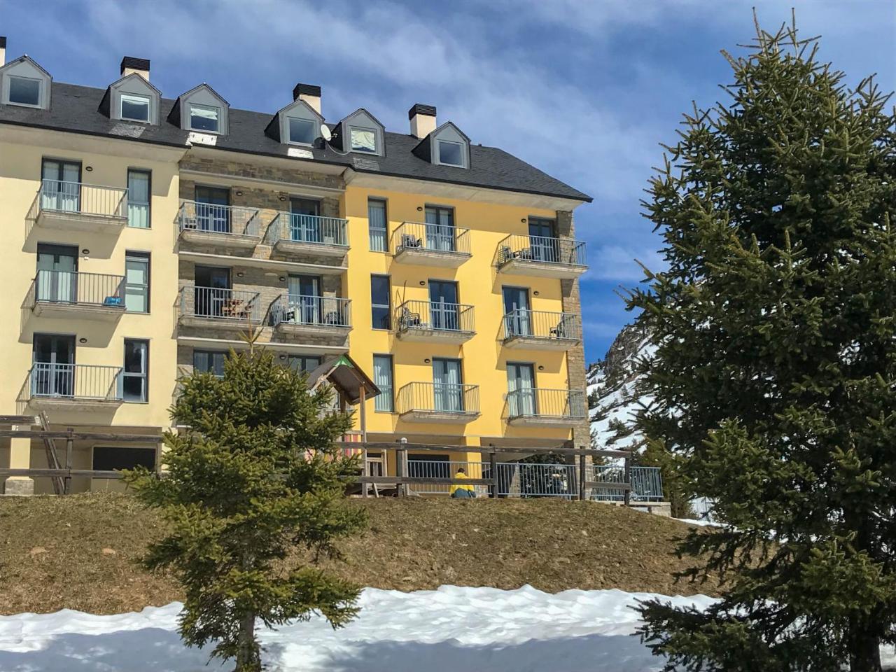 Apartamentos LÓRIEN Candanchú Exterior foto